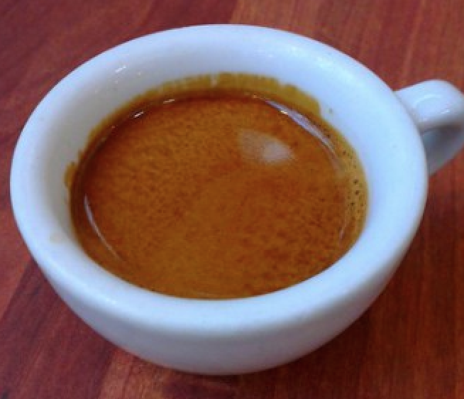 Een mooie espresso met panter patroon